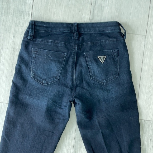 GUESS PREMIUM medium to high rise bellbottom Jean. - Picture 5 of 6
